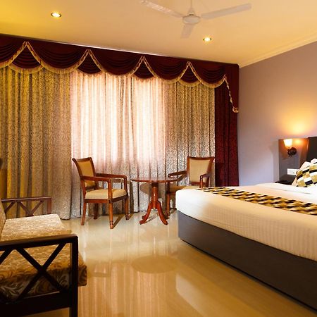 Hotel Gopalapuram International Pollachi Bagian luar foto