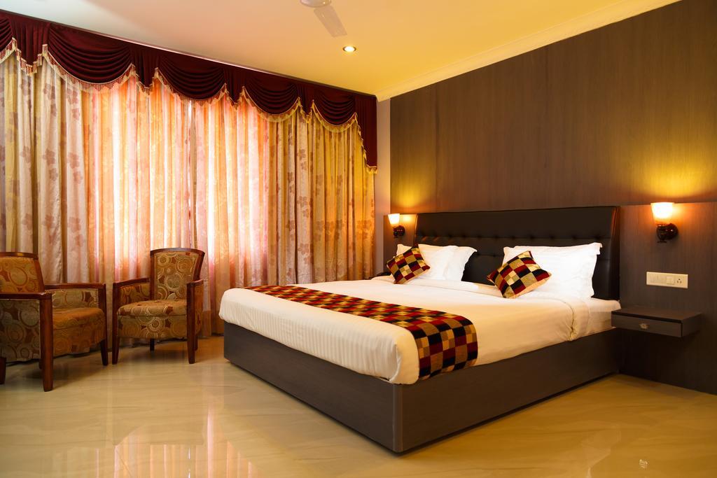 Hotel Gopalapuram International Pollachi Bagian luar foto