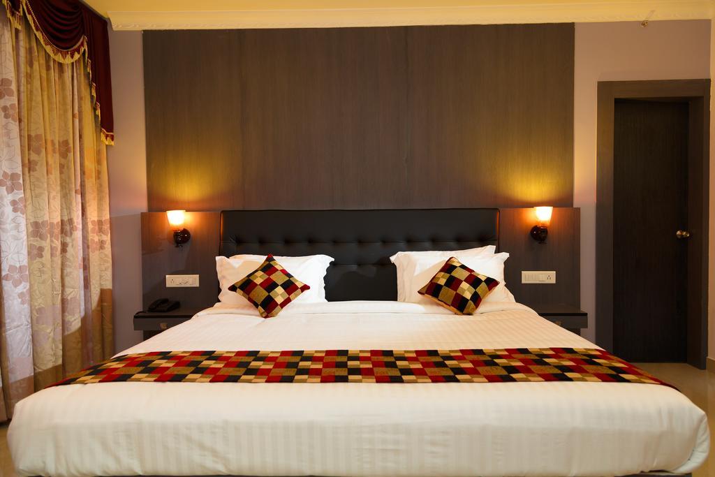 Hotel Gopalapuram International Pollachi Bagian luar foto