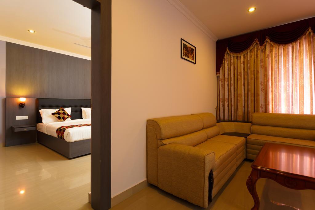 Hotel Gopalapuram International Pollachi Bagian luar foto