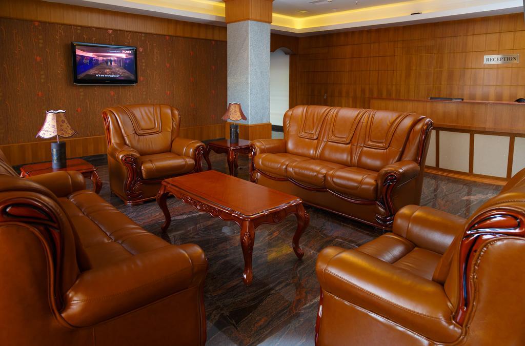 Hotel Gopalapuram International Pollachi Bagian luar foto