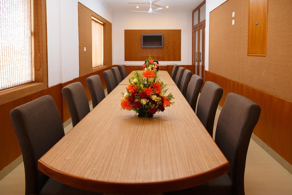 Hotel Gopalapuram International Pollachi Bagian luar foto