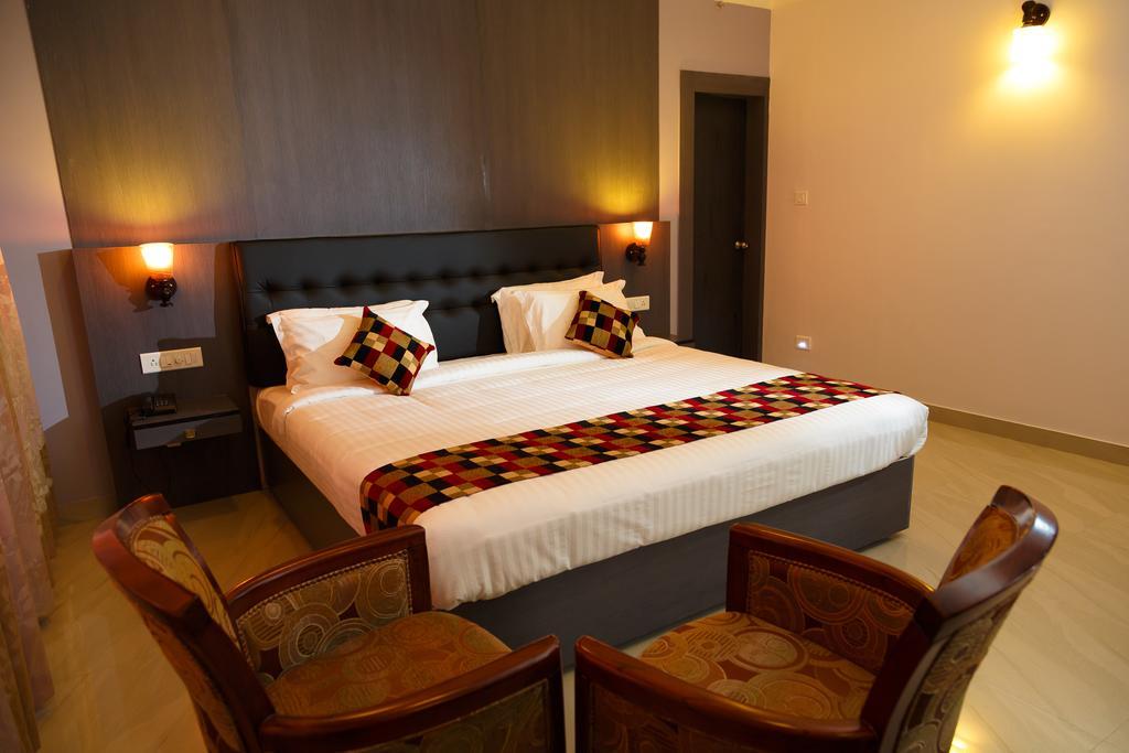 Hotel Gopalapuram International Pollachi Bagian luar foto