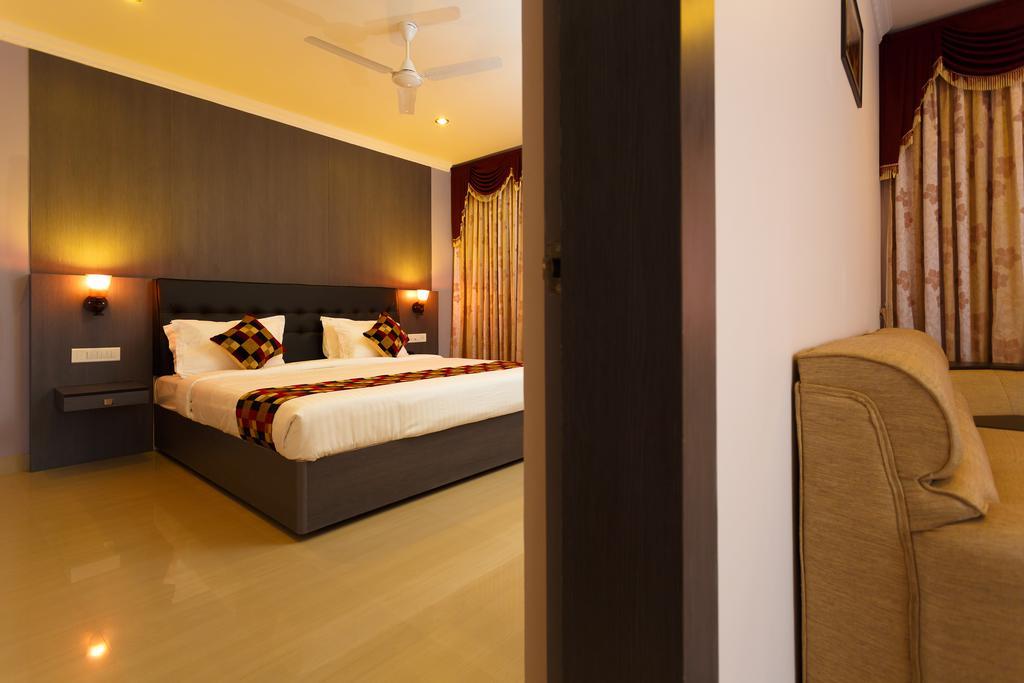 Hotel Gopalapuram International Pollachi Bagian luar foto