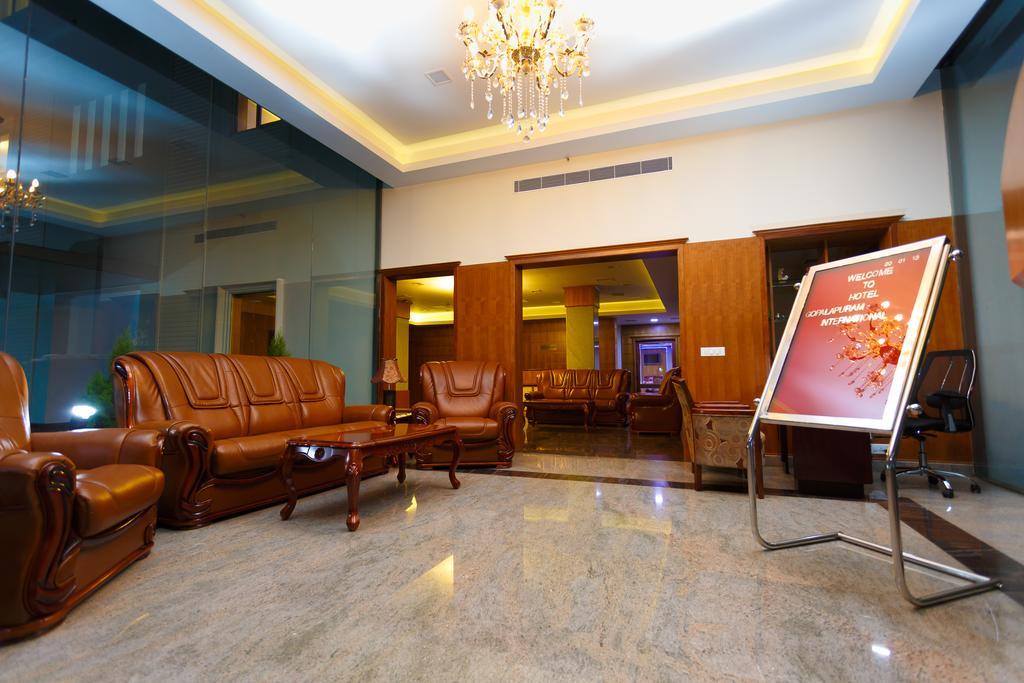 Hotel Gopalapuram International Pollachi Bagian luar foto