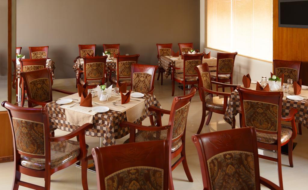 Hotel Gopalapuram International Pollachi Bagian luar foto