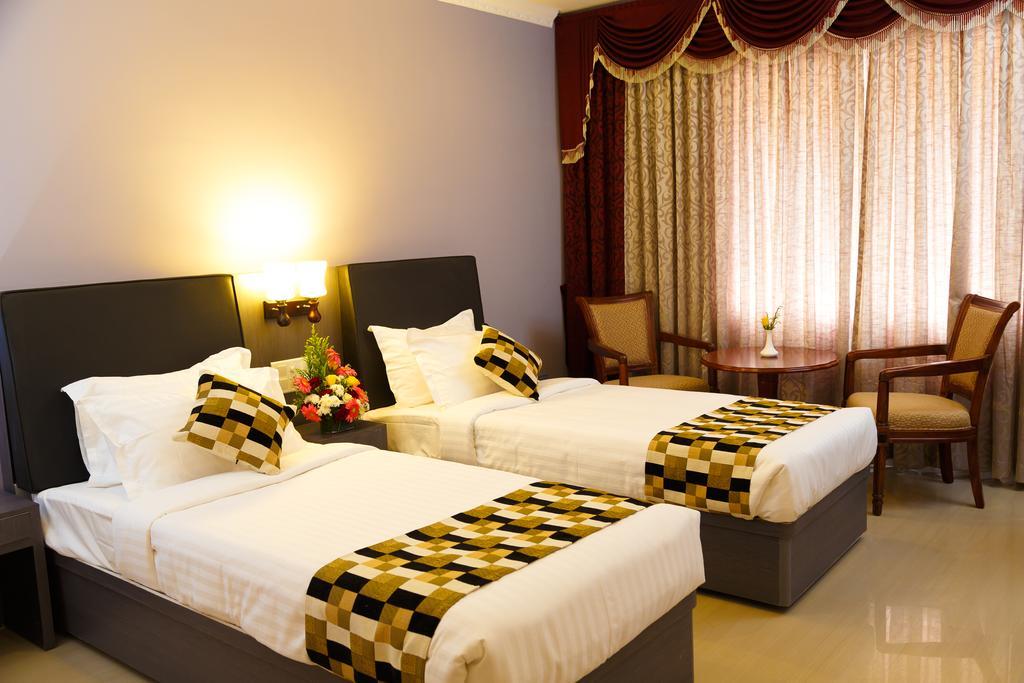 Hotel Gopalapuram International Pollachi Bagian luar foto