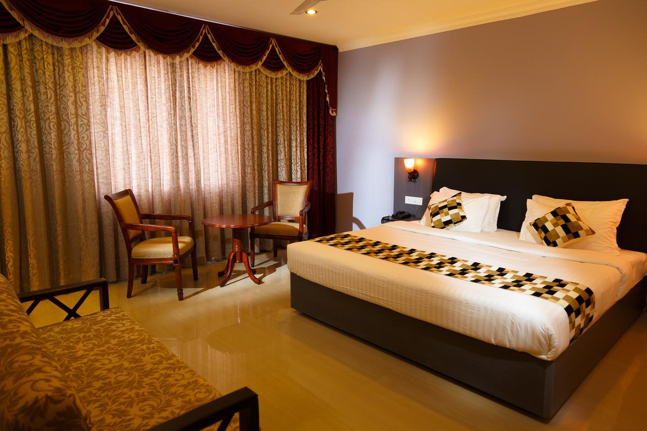 Hotel Gopalapuram International Pollachi Bagian luar foto