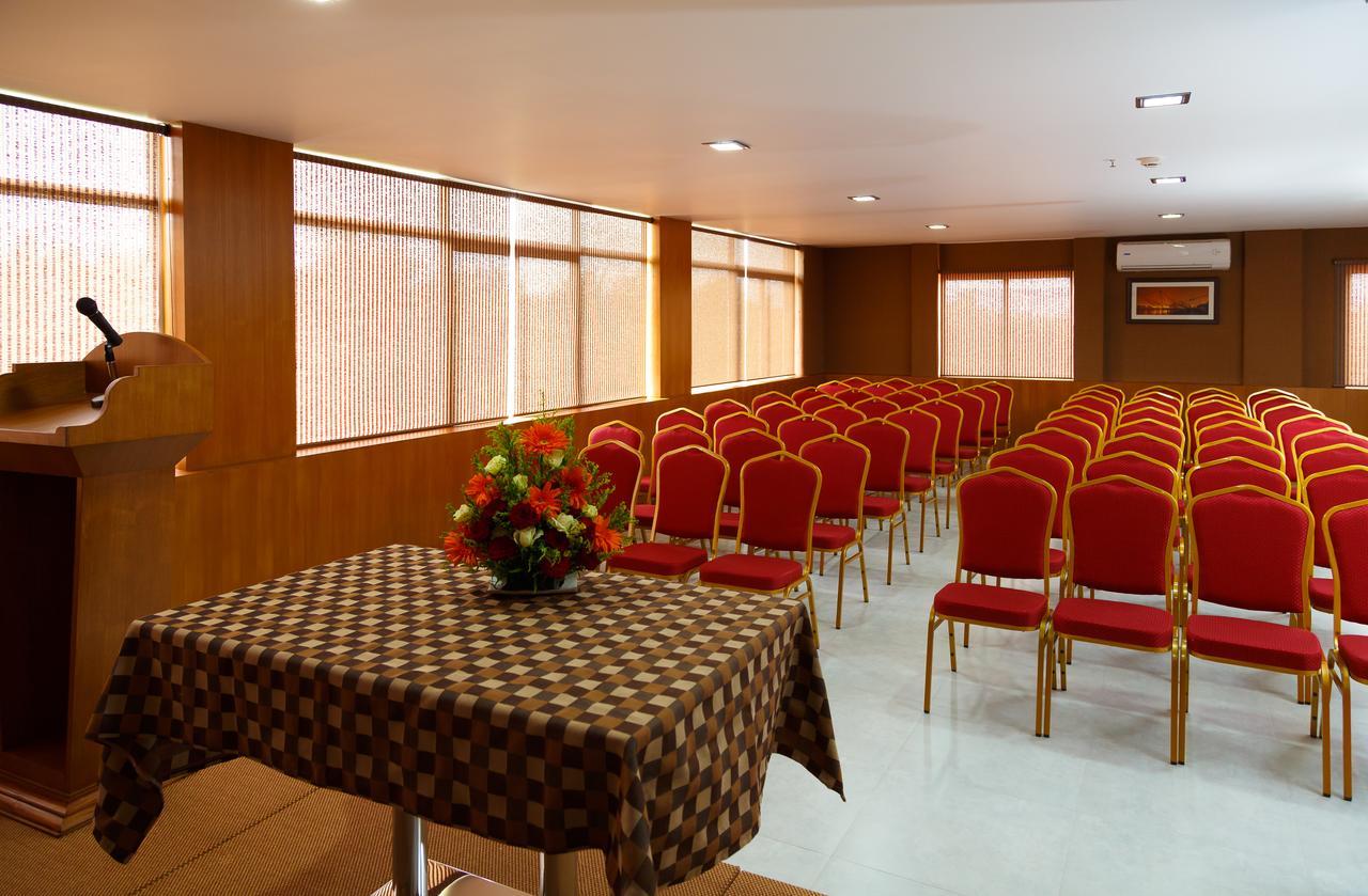 Hotel Gopalapuram International Pollachi Bagian luar foto